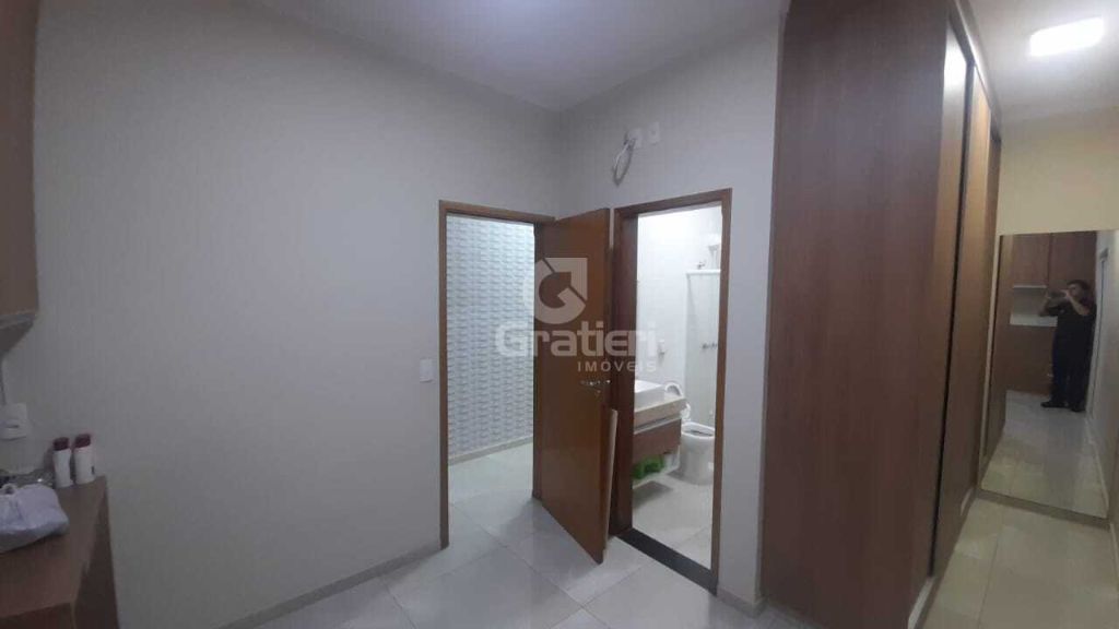 Casa 3 suítes com porta balcão, todas com móveis planejados 