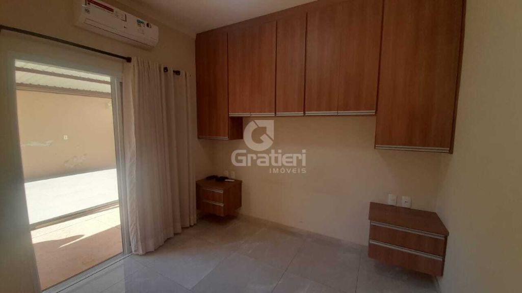 Casa 3 suítes com porta balcão, todas com móveis planejados 