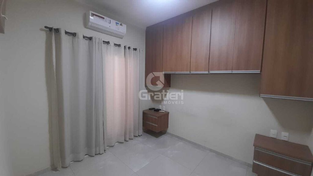Casa 3 suítes com porta balcão, todas com móveis planejados 