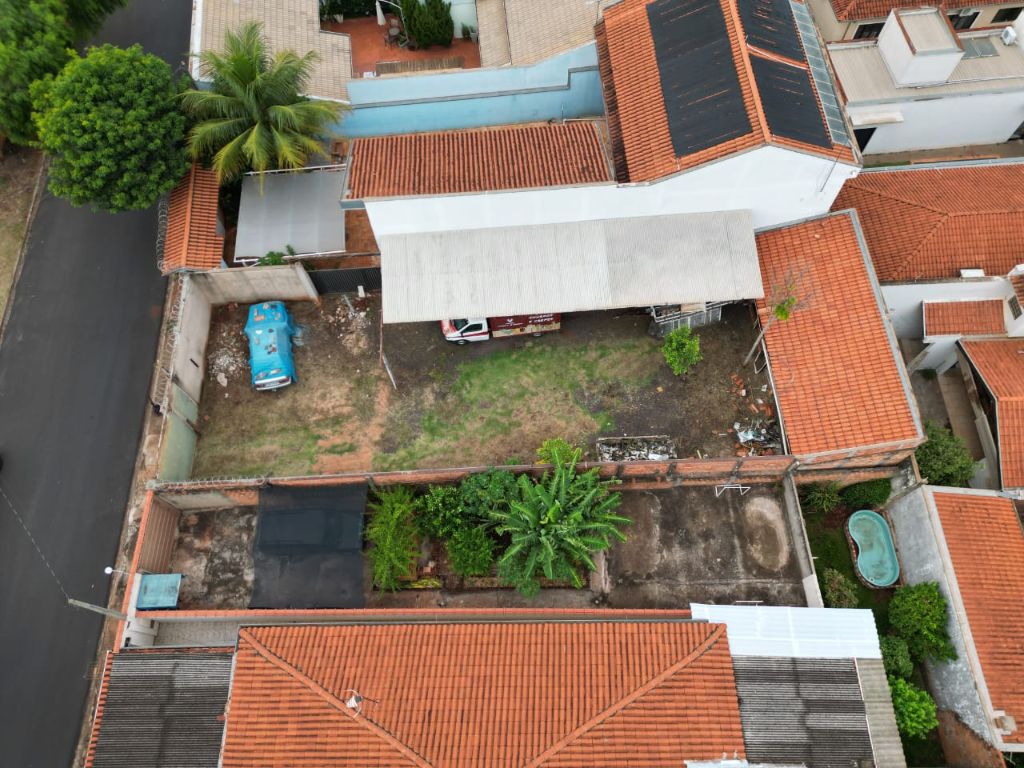 Terreno grande e murado