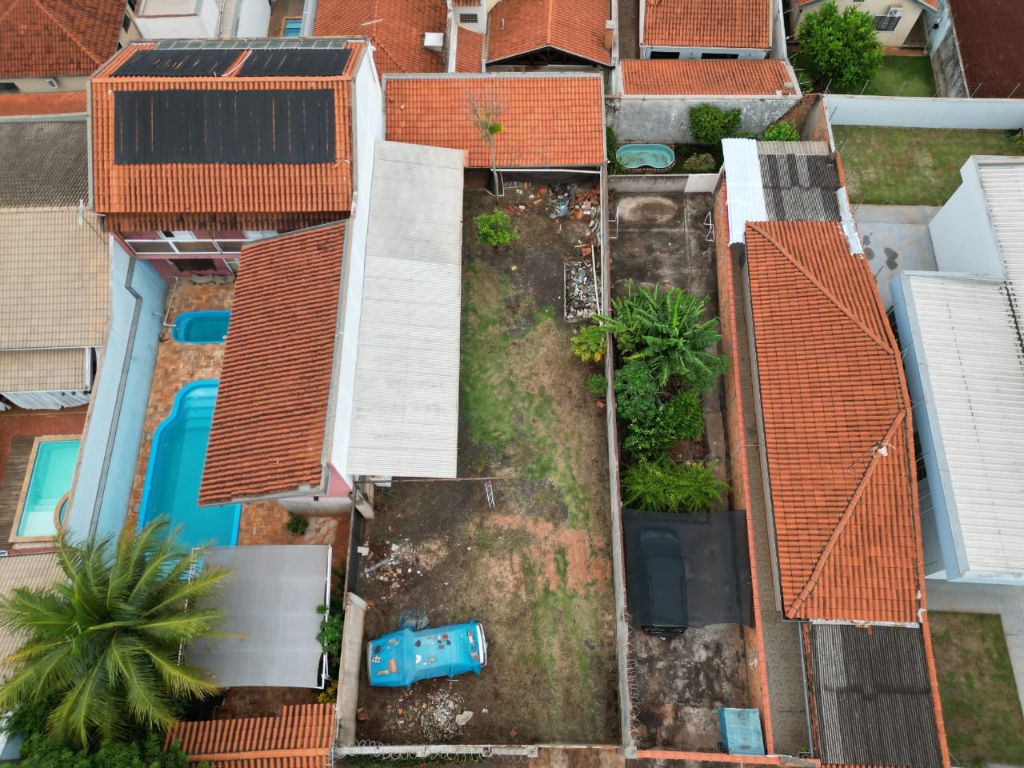Terreno grande e murado