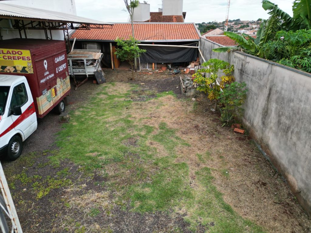 Terreno grande e murado