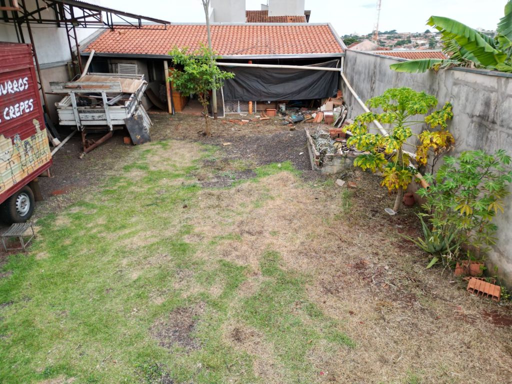 Terreno grande e murado