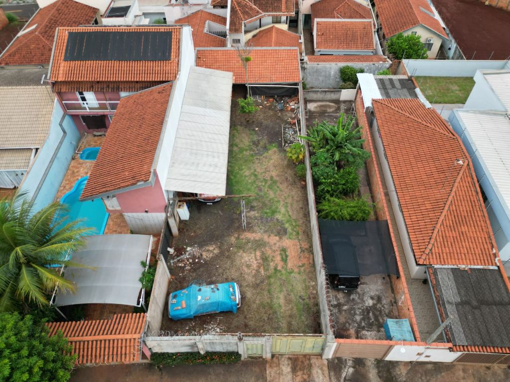 Terreno grande e murado