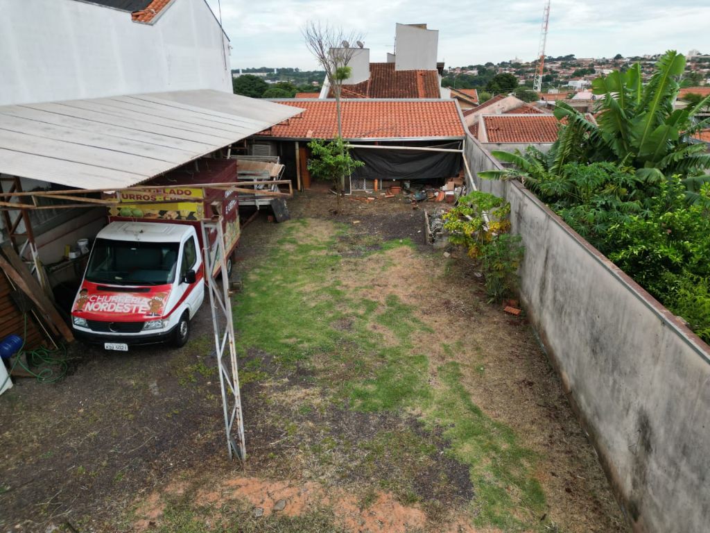 Terreno grande e murado