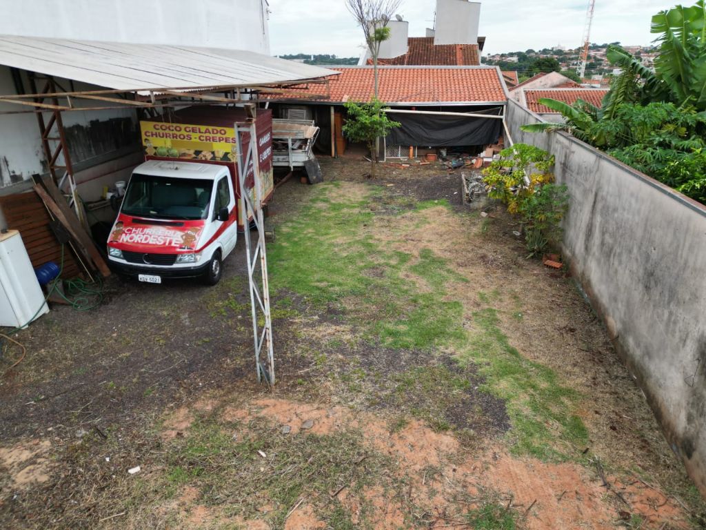 Terreno grande e murado