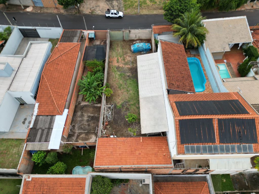 Terreno grande e murado