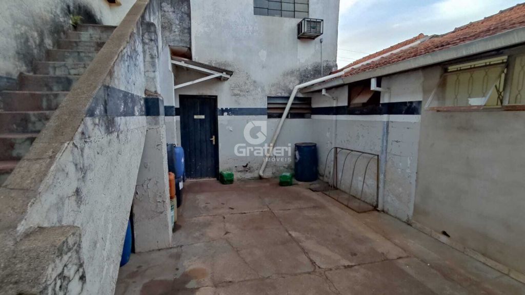 Barracão grande no quitandinha