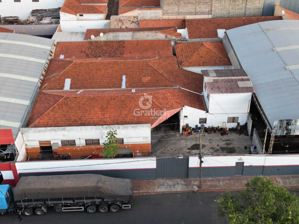 Barracão grande no quitandinha