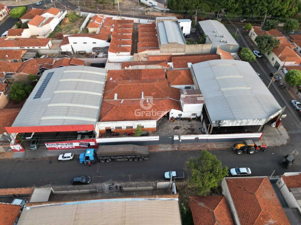 Barracão grande no quitandinha