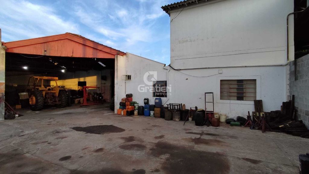 Barracão grande no quitandinha