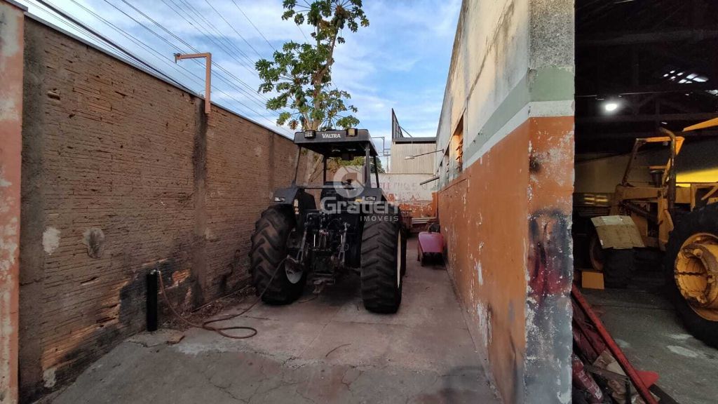 Barracão grande no quitandinha