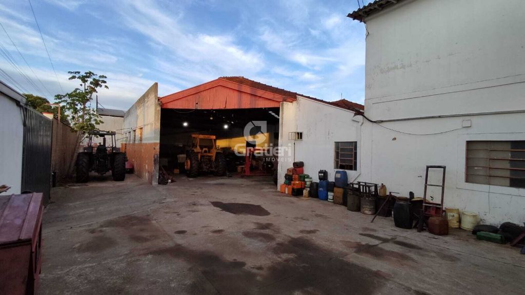 Barracão grande no quitandinha
