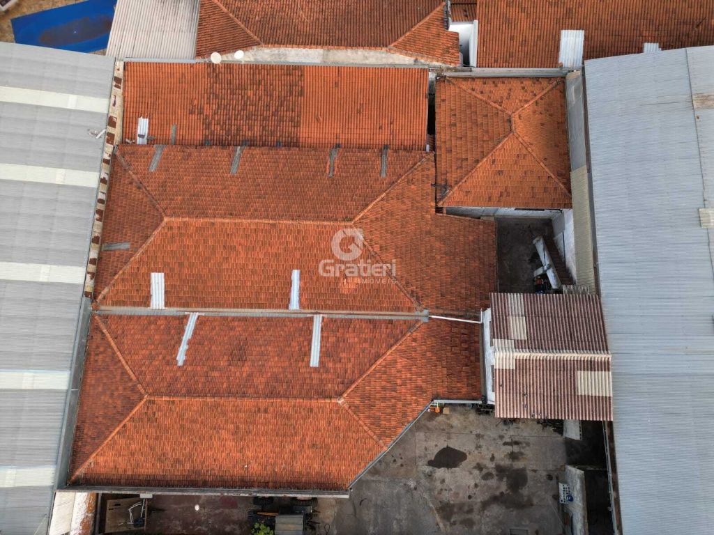 Barracão grande no quitandinha