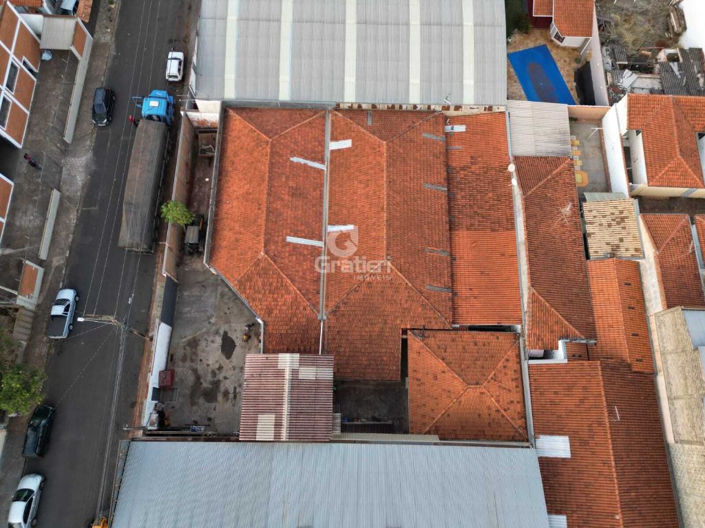 Barracão grande no quitandinha