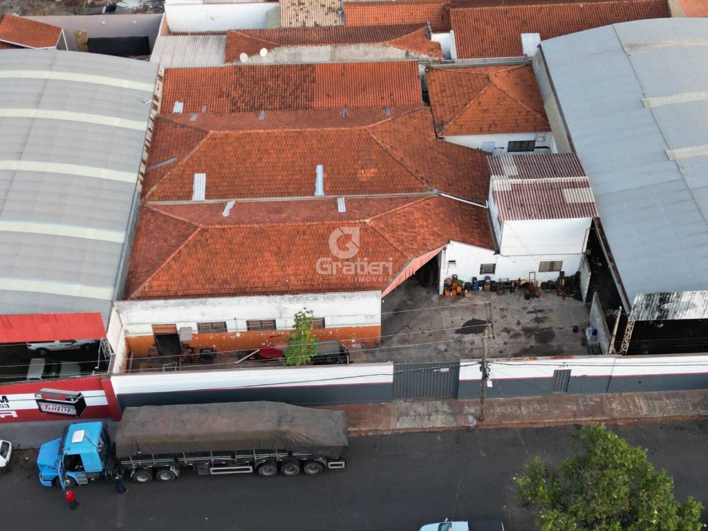 Barracão grande no quitandinha