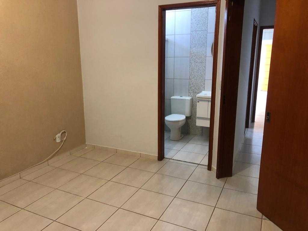 Casa Padrão com 3 Dormitórios em Jardim do Bosque - Araraquara