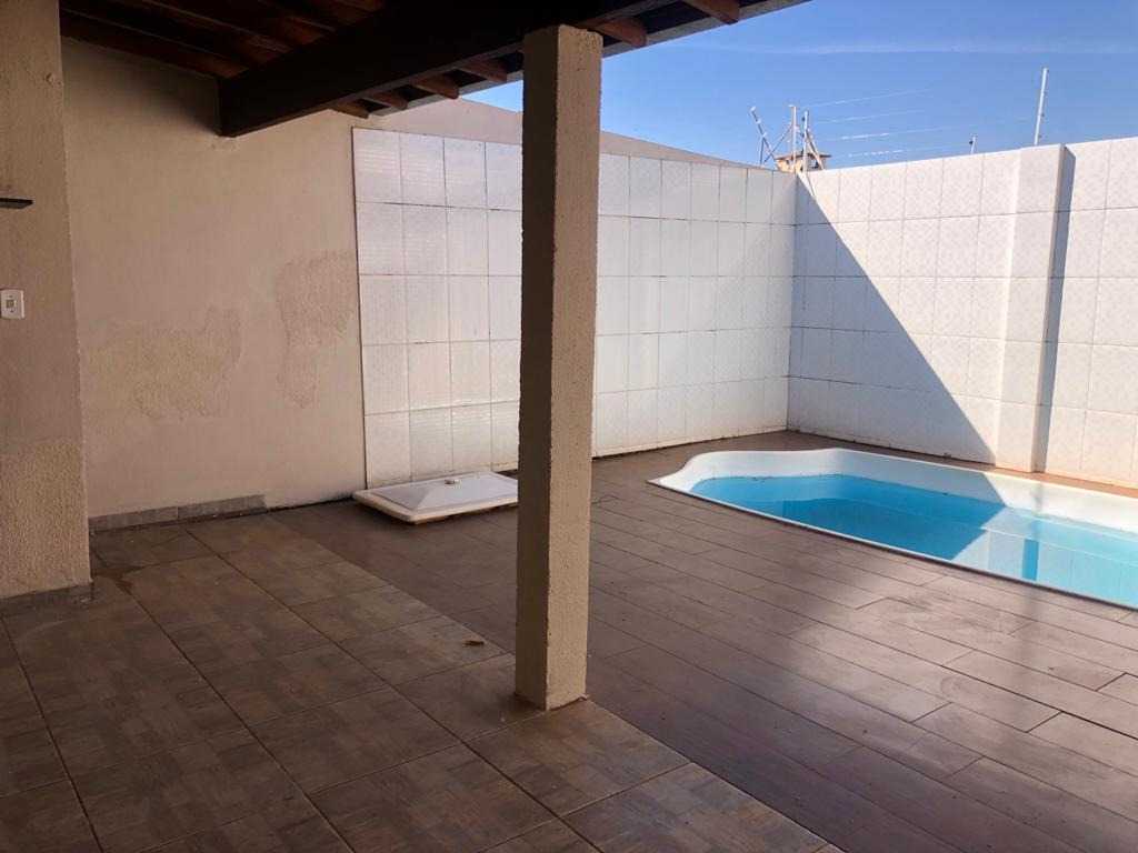 Casa padrão com 3 dormitórios em jardim do bosque - araraqua