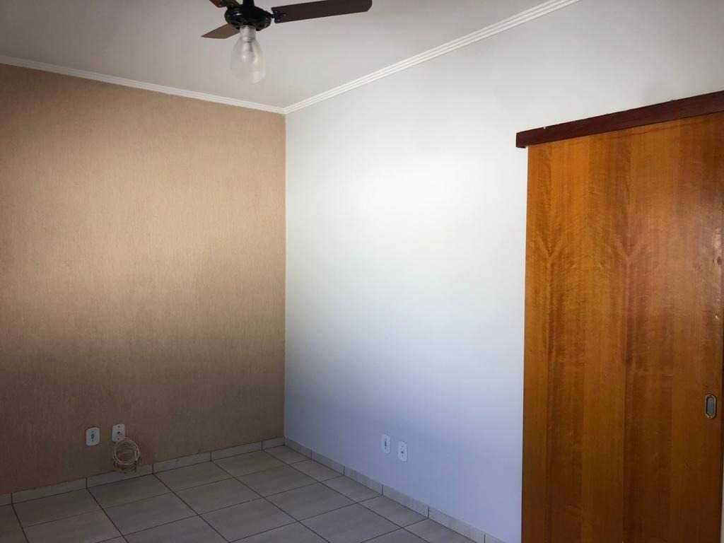 Casa padrão com 3 dormitórios em jardim do bosque - araraqua