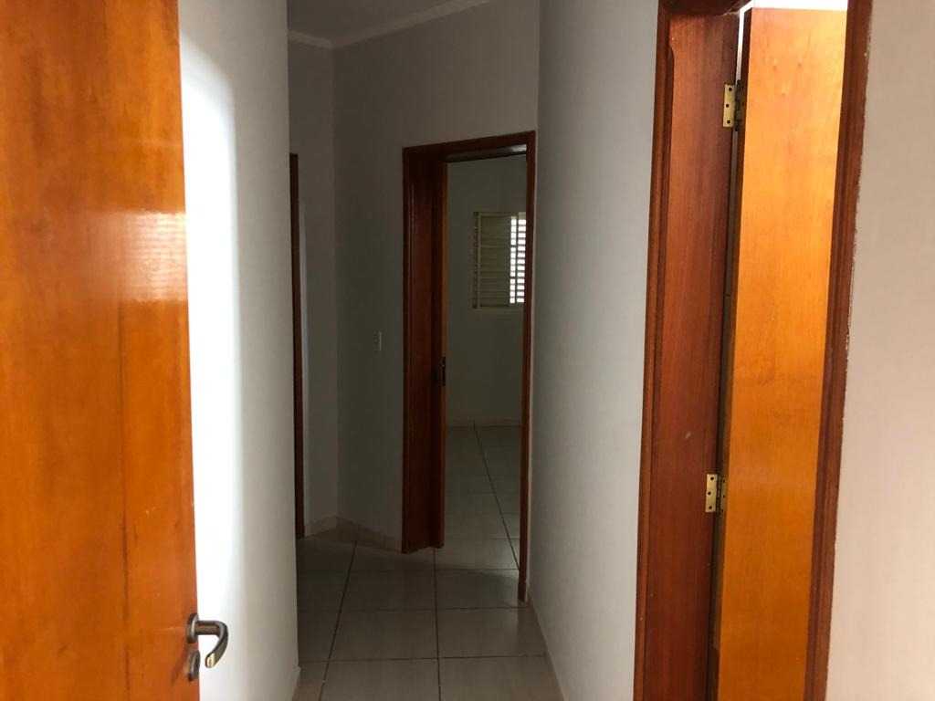 Casa padrão com 3 dormitórios em jardim do bosque - araraqua