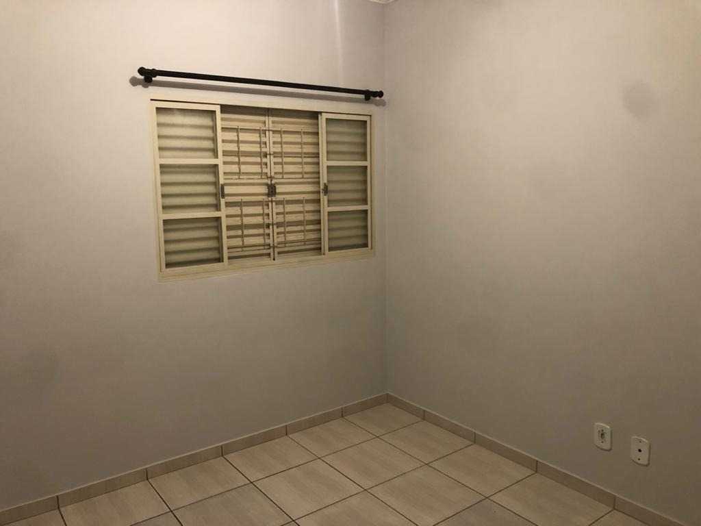Casa Padrão com 3 Dormitórios em Jardim do Bosque - Araraquara