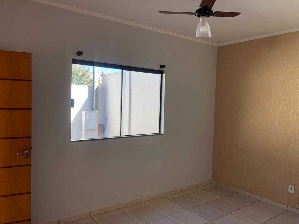 Casa padrão com 3 dormitórios em jardim do bosque - araraqua