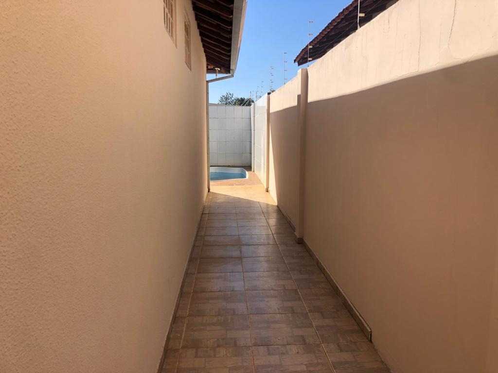 Casa padrão com 3 dormitórios em jardim do bosque - araraqua