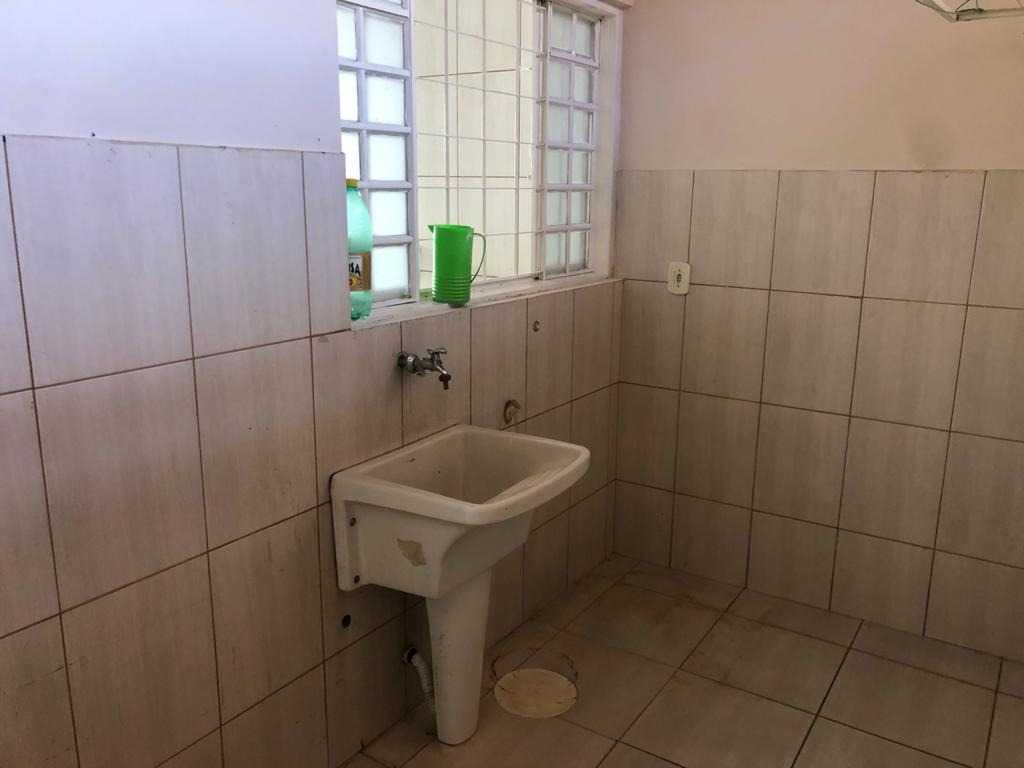 Casa padrão com 3 dormitórios em jardim do bosque - araraqua