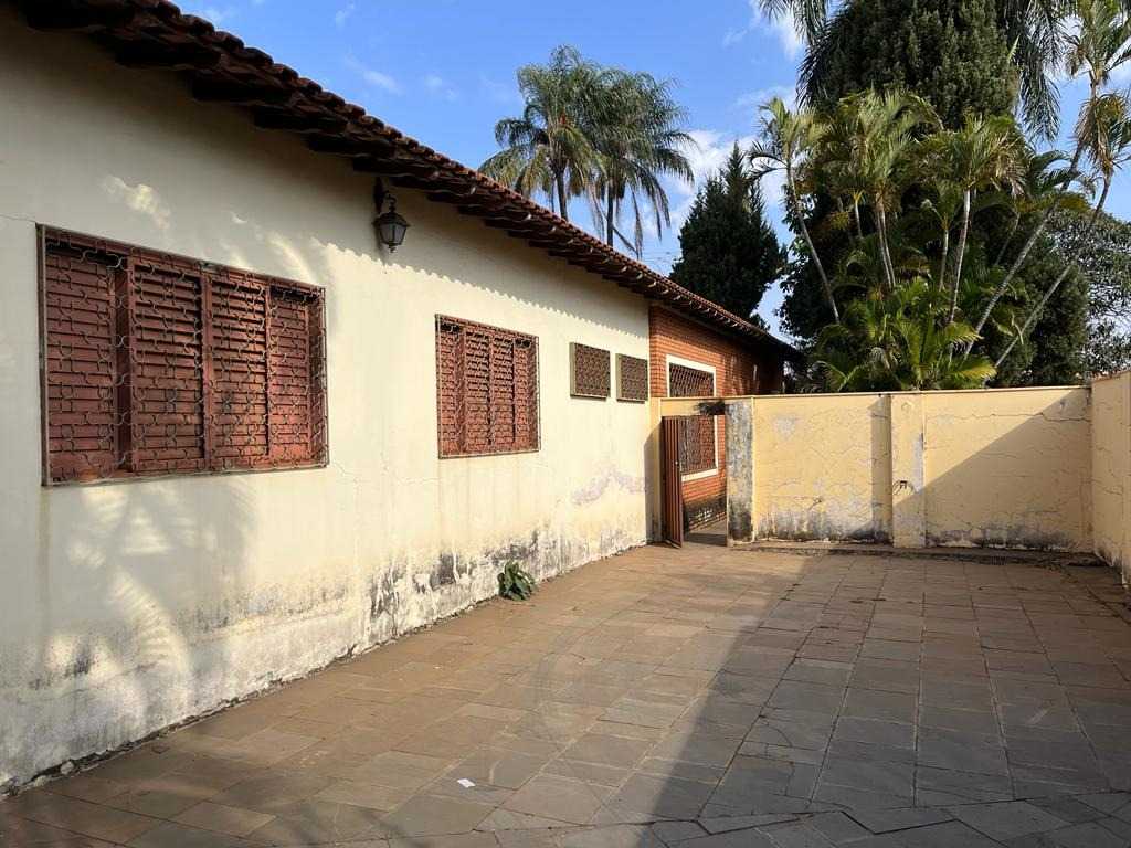 Locação de Casas / Comercial na cidade de Araraquara