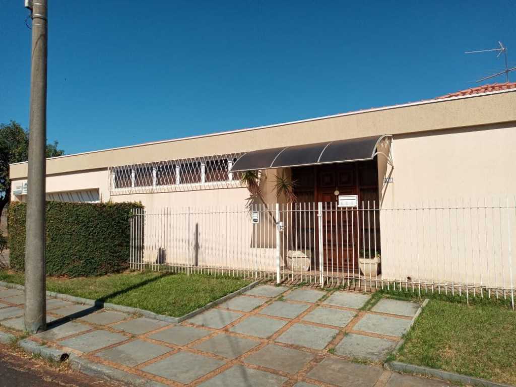 Venda de Casas / Padrão na cidade de Araraquara