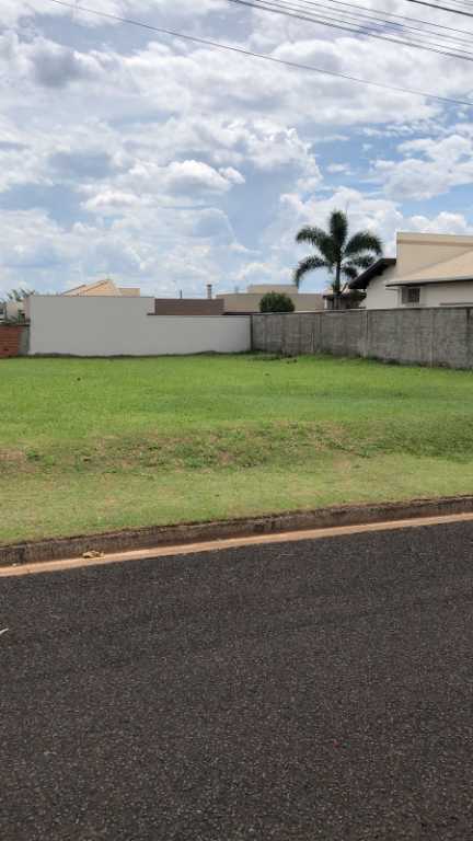 Venda de terreno / padrão na cidade de araraquara