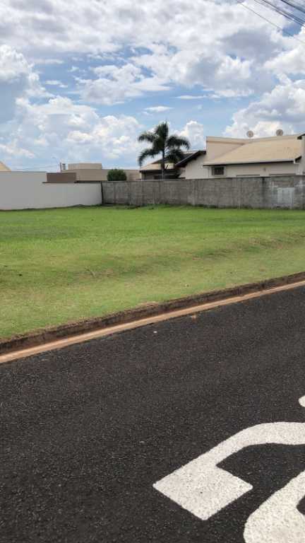 Venda de terreno / padrão na cidade de araraquara