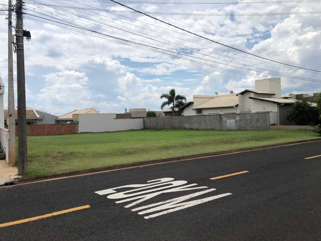 Venda de terreno / padrão na cidade de araraquara