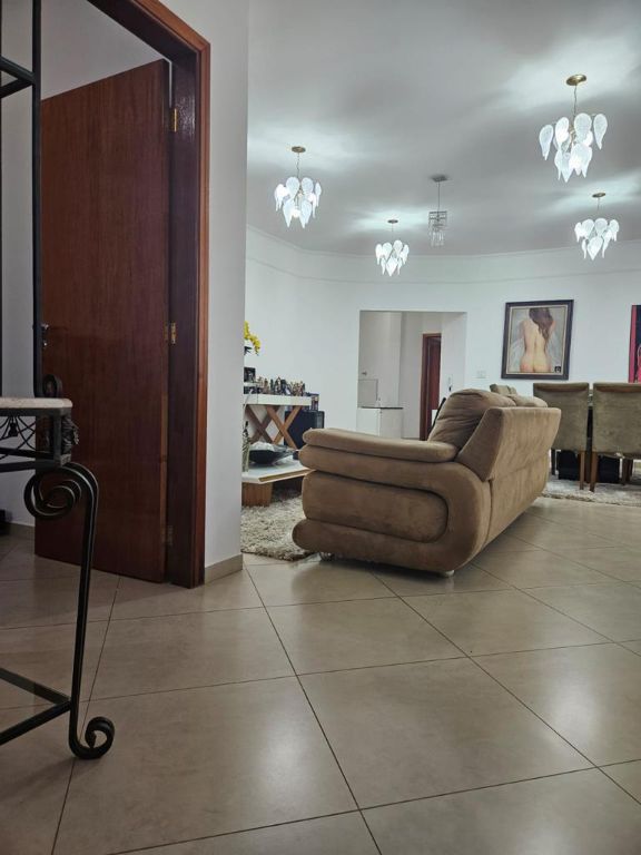 Venda de Casas / Padrão na cidade de Araraquara