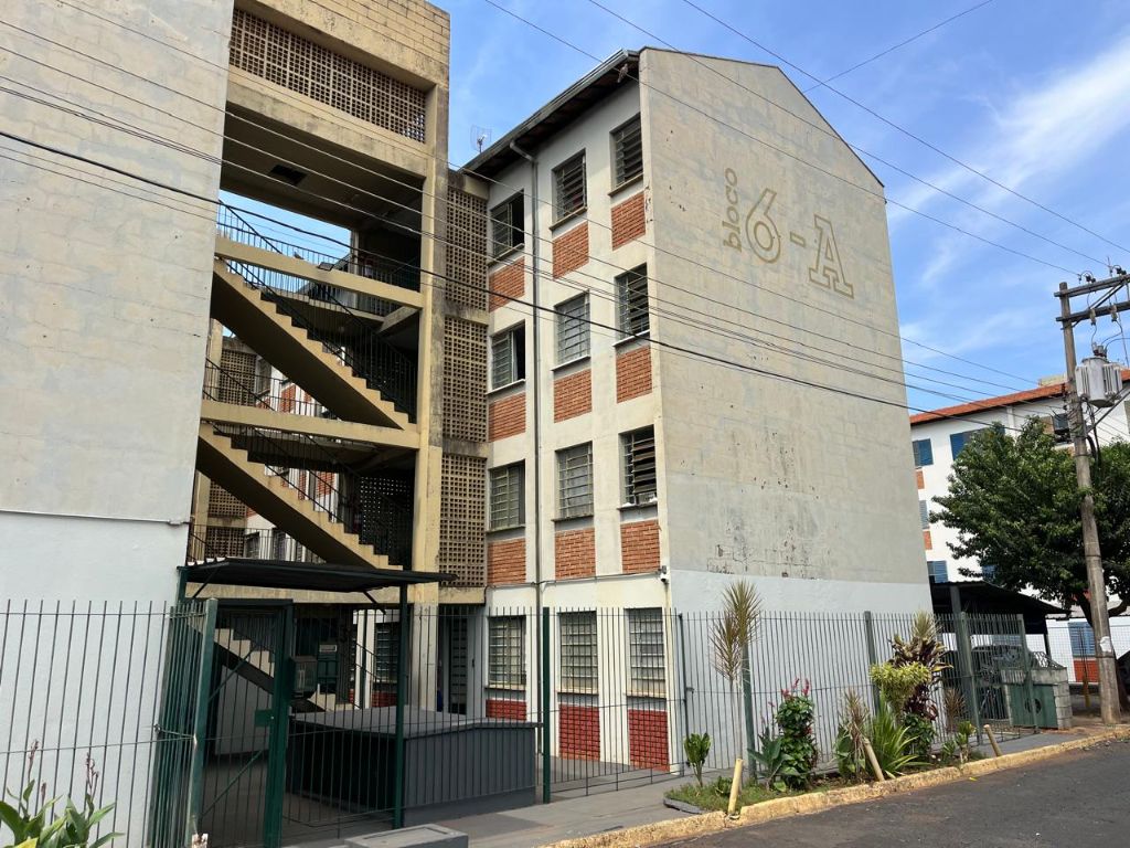 Venda de apartamentos / padrão na cidade de araraquara