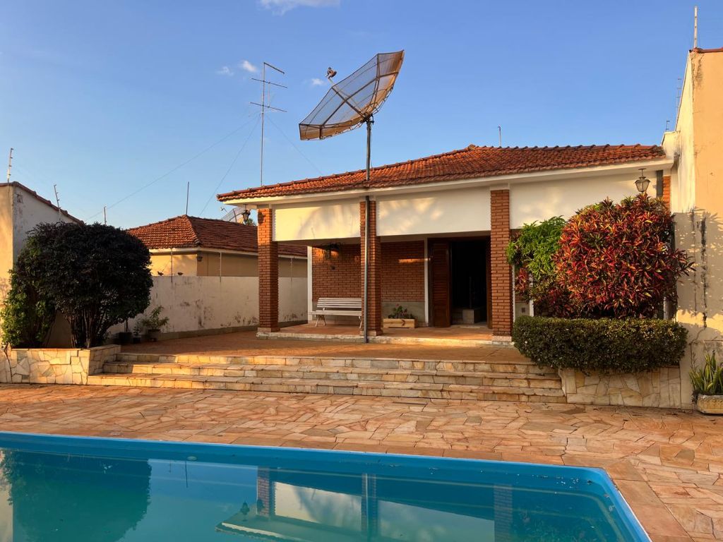 Venda de Casas / Padrão na cidade de Araraquara