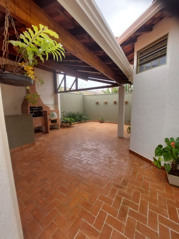 Casa Padrão à Venda no Centro de Araraquara - Imperdível!