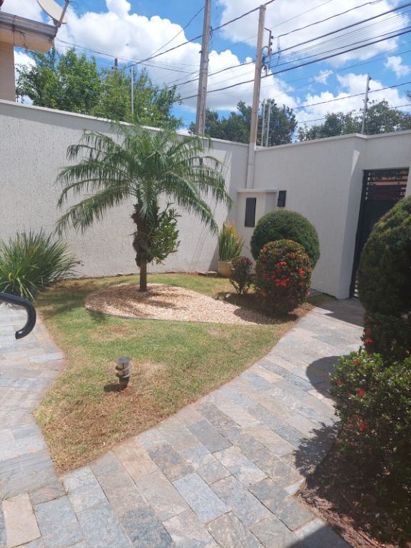 Casa Padrão à Venda no Centro de Araraquara - Imperdível!