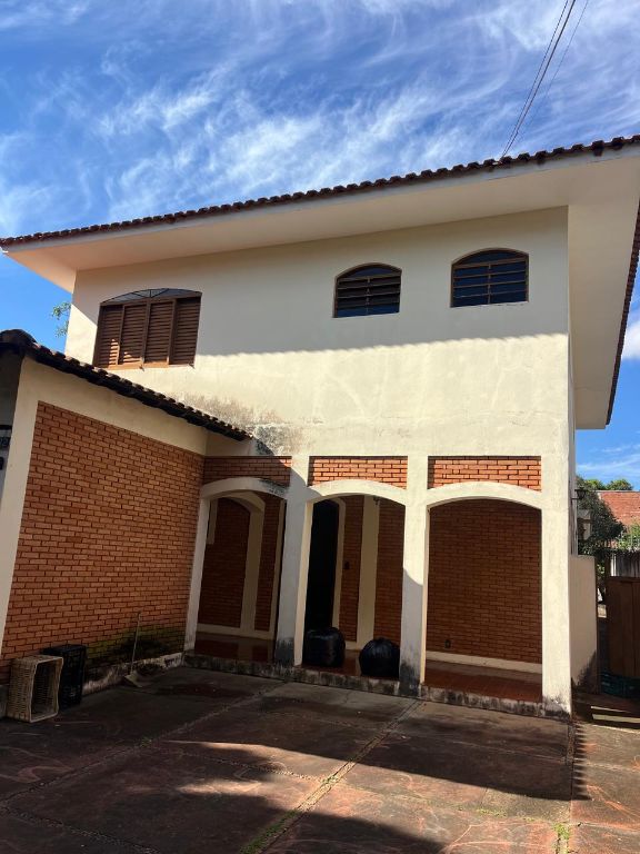 Venda de Casas / Alto Padrão na cidade de Araraquara
