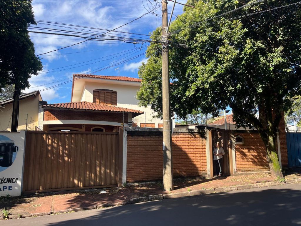 Venda de Casas / Alto Padrão na cidade de Araraquara