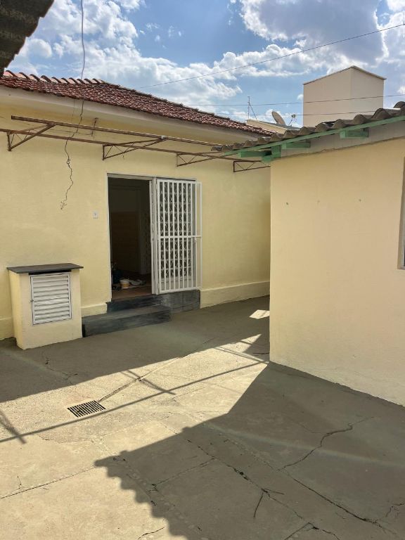 Locação de Casas / Padrão na cidade de Araraquara