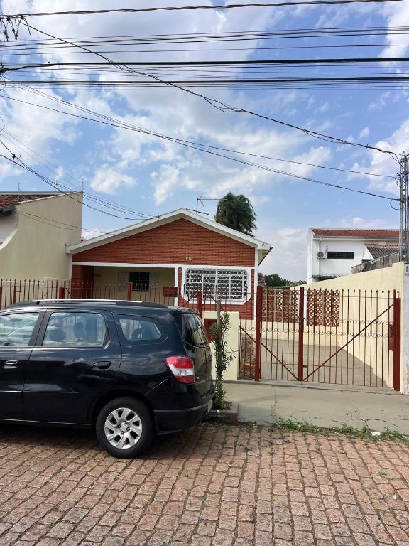 Locação de Casas / Padrão na cidade de Araraquara