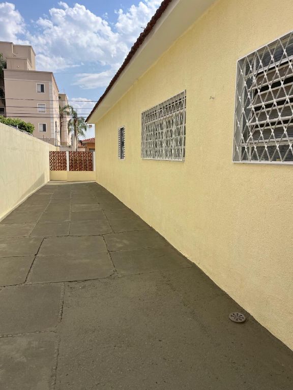 Locação de Casas / Padrão na cidade de Araraquara