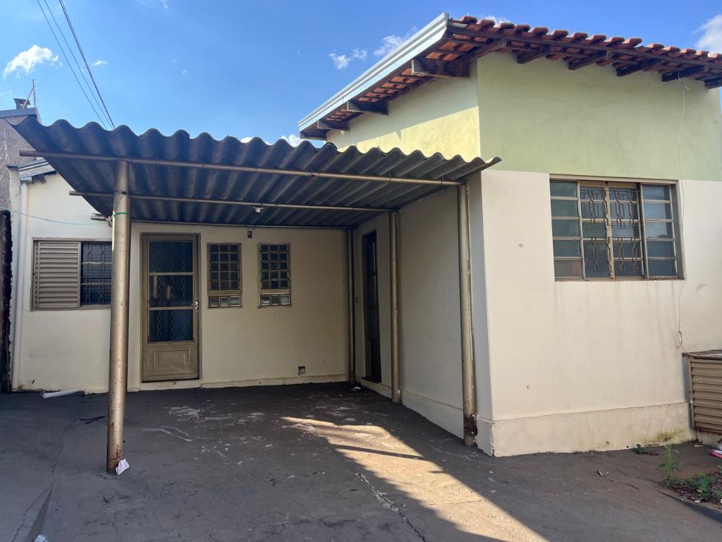 Locação de Casas / Padrão na cidade de Araraquara