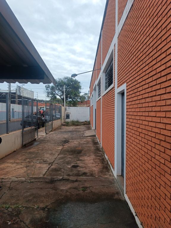 Locação de Industrial / Galpão na cidade de Araraquara
