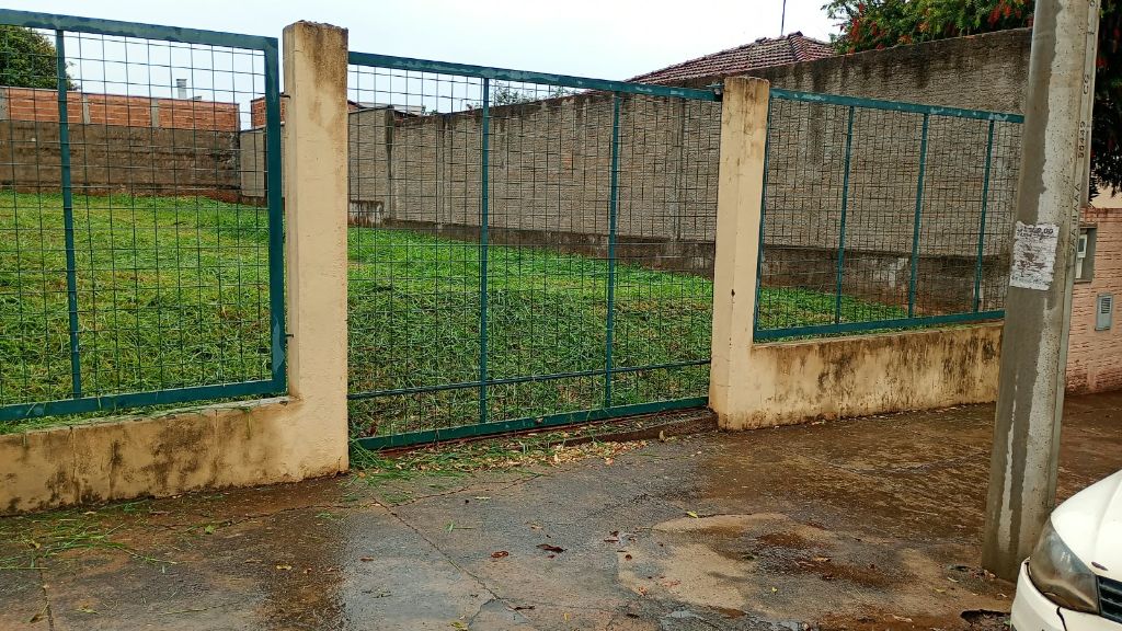 Venda de Terreno / Padrão na cidade de Araraquara
