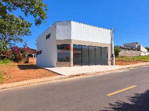 Prédio comercial de 180m² com salão amplo e mezanino para locação – Benfica - Atlântida Imóveis