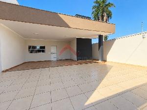 Casa de 227m² com 03 quartos, sendo 02 suítes, quintal amplo e 04 vagas de garagem para locação – Stella Maris - Atlântida Imóveis