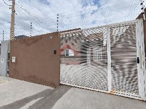 Casa de 67m² com 02 quartos e cozinha com armários para locação – Jardim Santa Cecília - Atlântida Imóveis