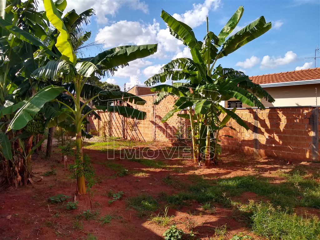 Venda de Terreno / Padrão na cidade de Araraquara